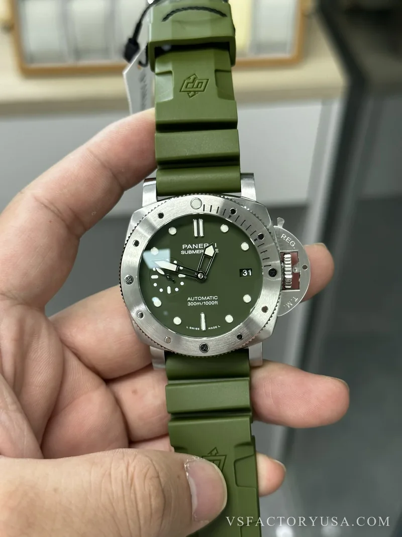 Panerai Submersible Verde Militare 42mm PAM01055 1:1 Super Clone