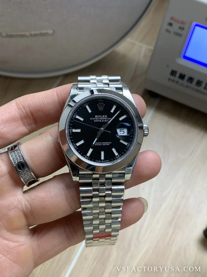Rolex Datejust 41mm Black Dial Smooth Bezel Jubilee Bracelet 1:1 Super Clone