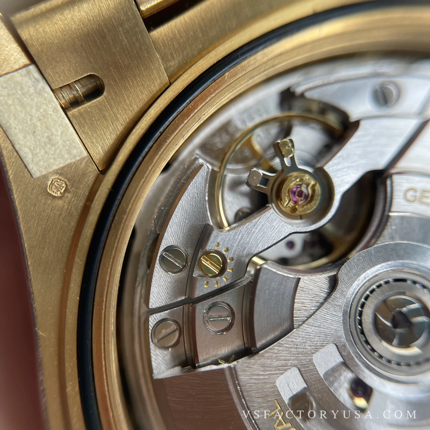 Rolex Day-Date 40 Yellow Gold Green Roman Super Clone | VS Factory — photograph 9