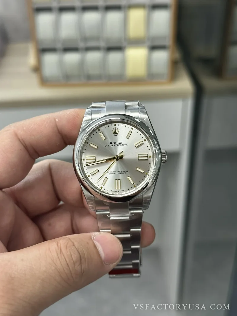 Rolex Oyster Perpetual 41mm Silver Sunburst Dial (Gold Accents) Smooth Bezel Oyster Bracelet 1:1 Super Clone
