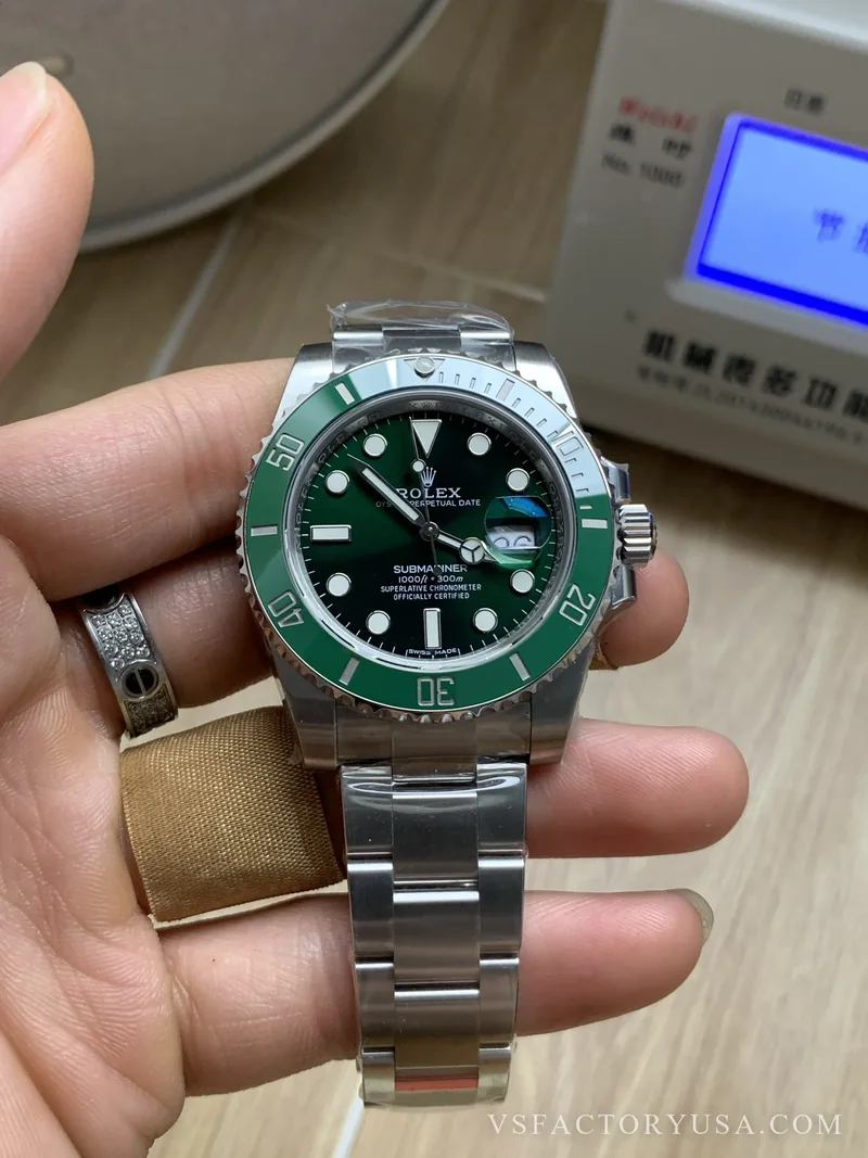 Rolex Submariner Date Hulk Green 40mm 1:1 Super Clone
