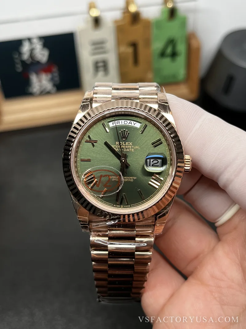 Rolex (V2) Rolex Day-Date 40mm Rose Gold Olive Green Sunburst Roman Dial Fluted Bezel President Bracelet 1:1 Super Clone