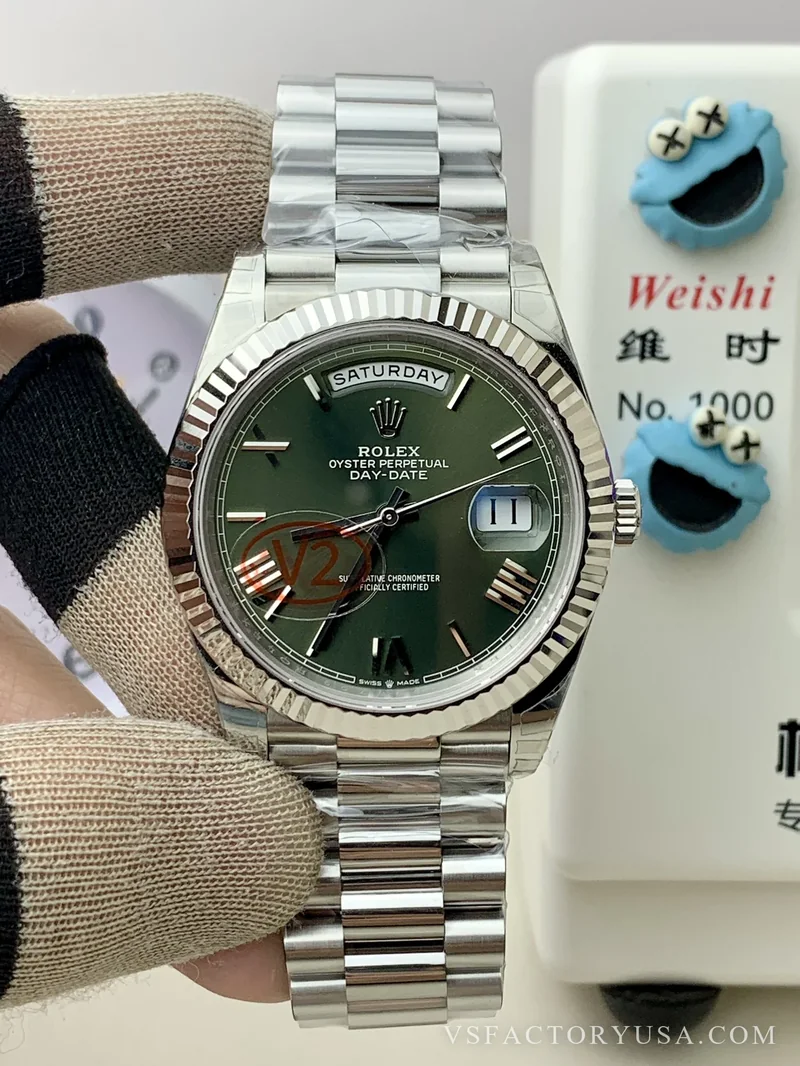 Rolex (V2) Rolex Day-Date 40mm White Gold Olive Green Sunburst Roman Dial Fluted Bezel President Bracelet 1:1 Super Clone