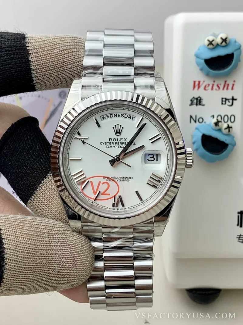 Rolex (V2) Rolex Day-Date 40mm White Roman Dial Fluted Bezel President Bracelet 1:1 Super Clone